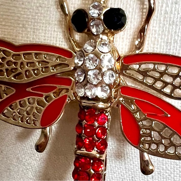 Betsy Johnson NWT Dragonfly Pendant Medallion Necklace Red & Gold - Picture 7 of 12
